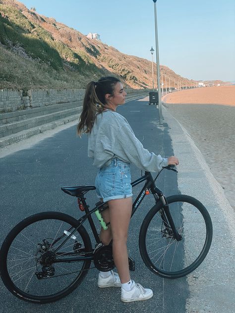 Beach sunset bike ride Bike Outfit Aesthetic, Bicycle Riding Outfit, Bicycle Ride Aesthetic, Cycling Girl Aesthetic, Biking Outfit Aesthetic, Bike Riding Outfit Summer, Bycicles Aesthetic, Summer Biking Outfit, Bike Astethic