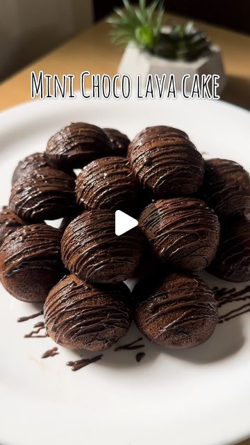 Mini Choco Lava Cake, Mini Lava Cakes, Choco Lava Cake Recipe, Choco Lava Cake, Choco Lava, Lava Cake Recipes, Refined Oil, Lava Cake, Favourite Food