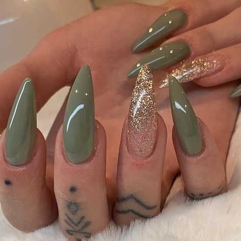 Acrylic Nails Stiletto, Long Almond Nails, Green Acrylic Nails, Summer Nail Art, Stiletto Nails Designs, Fall Acrylic Nails, Almond Acrylic Nails, Neon Nails, Nailed It