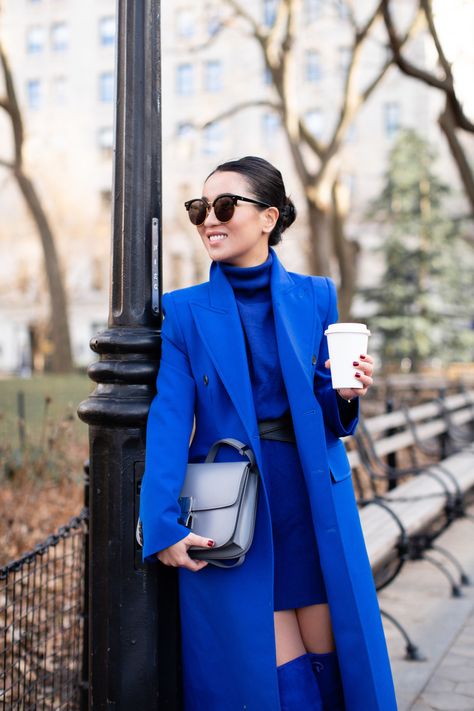 Monochromatic Blue - Winter Style - Wendy's Lookbook Blue Winter Outfits For Women, Monochromatic Outfit Winter, Monochrome Blue Outfit, Blue Monochrome Outfit, Blue Coat Outfit, Blue Outfit Winter, Blue Outfit Ideas, Blue Ootd, Monochromatic Blue