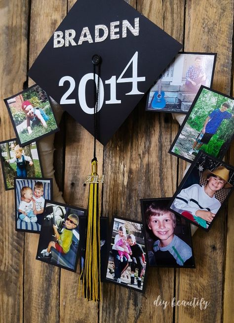 Graduation Memory Wreath Kindergarten Graduation Party, High School Graduation Party Decorations, Graduation Memories, Backyard Graduation Party, Senior Graduation Party, Graduation Party High, Graduation Open Houses, Graduation Party Diy, Graduation Party Centerpieces