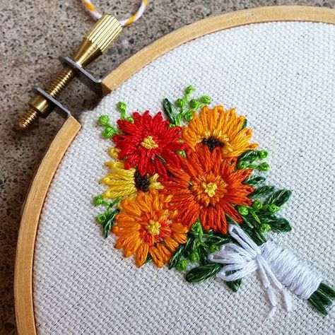 These gerbera daisies are lovely Stitch People, Crazy Quilt Stitches, Gerbera Daisies, Hand Embroidery Flowers, Brazilian Embroidery, Needle Point, Gerbera Daisy, Cute Embroidery, Quilt Stitching