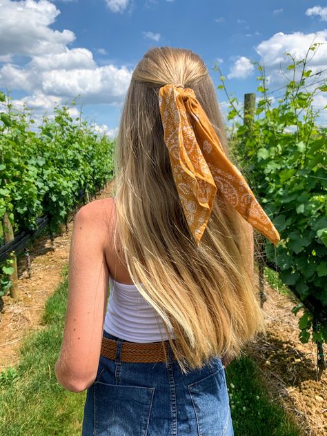 Half Up Half Down Bandana, Half Up Half Down Hair With Bandana, Half Up Half Down Scarf, Bandana Half Up Half Down Hair, Noah Kahan Hair Styles, Half Up Half Down Hair Scarf, Scarf Half Up Half Down Hair, Hair Scarf Half Up Half Down, Cute Hairstyles With A Bandana