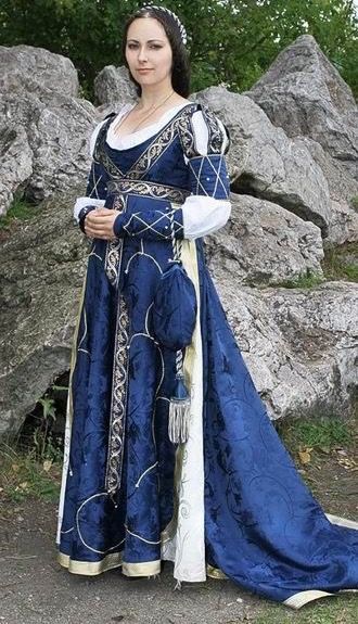 renaissance Elizabethan Standing Collar, Italian Medieval Dress, House Arryn Dress, Medieval Dress Queen, Historical Dresses Medieval, Burgundian Dress, Blue Medieval Dress, Burgundian Gown, 15th Century Dress