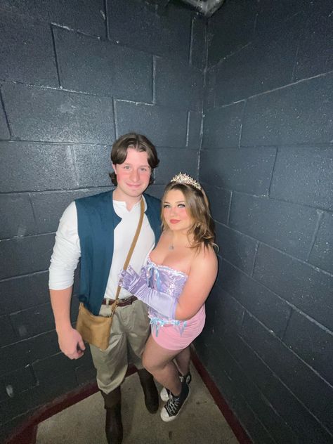 Repunzel and flynn ryder, halloween costume, couple costume, cute, idea Halloween Costume Couple, Flynn Ryder, Costume Couple, Couple Costume, Couples Costumes, Halloween Costume, Halloween