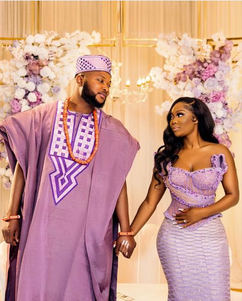 Ghanian Wedding Dress, Traditional Outfits For Couples, Guinean Weddings, Traditional Ghanaian Wedding, Ghana Bride, Ghanian Wedding, Ghanaian Traditional Wedding, Traditional African Wedding, Ghana Traditional Wedding