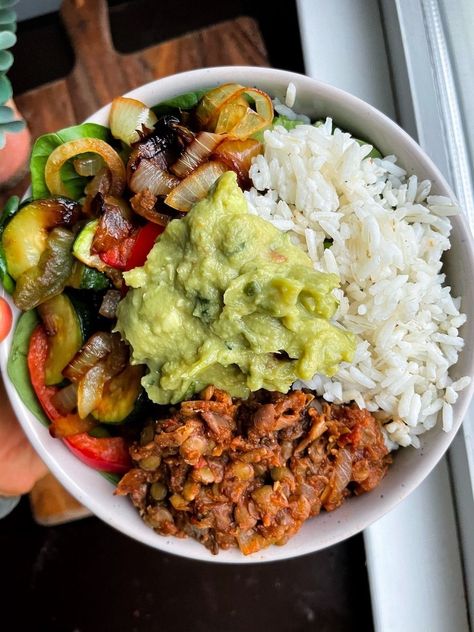 Vegan Lentil Taco Bowls (gluten free, plant based). This is the perfect easy meatless monday, vegan dinner! An easy vegan meal prep option. #meatless #vegan #plantbased Vegan Plant Based Meals, Taco Bowls Vegetarian, Lentil Taco Bowl, Vegan Meal Inspiration, Hearty Plant Based Meals, Plant Based Lunch Meal Prep, Meatless Mexican Recipes, Lentil Meal Prep, Whole Plant Based Recipes