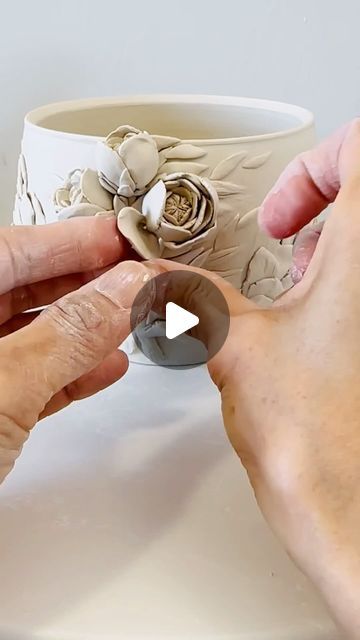 Porcelain Clay Flowers, Painted Air Dry Clay, How To Make Ceramic Flowers, Pottery Handbuilding Ideas Clay Projects, Clay Flowers How To Make, Ceramic Flowers How To Make, Clay Flowers How To Make Easy, Flower Clay Art, Clay Modelling Ideas