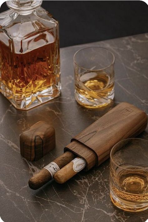 Gentleman Aesthetic, Pipes And Cigars, Cigars And Whiskey, Travel Box, Johnnie Walker, Blender 3d, Groomsman Gifts, Cigars, Walnut Wood