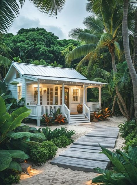 Tiny Homes Island Life House, Key West Style Homes Exterior, Beach House Decorating Ideas, Beach House Decorating, Tiny Beach House, Houses By The Beach, Florida Cottage, Beach House Aesthetic, Small Beach Houses