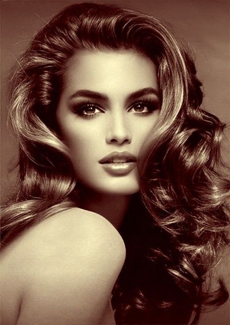 Cindy Crawford, Beauty Icons, Classic Beauty, Beauty Face, Beautiful Woman, Beautiful Eyes, Fall Hair, Woman Face, Marilyn Monroe