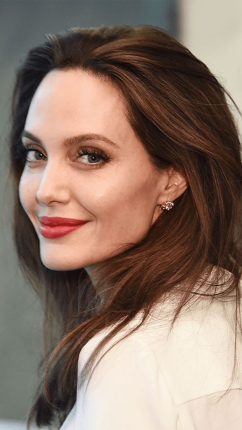 Angelina Jolie's Milky Manicure Is as Classic as It Gets Los Angeles, Angeles, Adrienne Bailon, Milky Manicure, Quiet Luxury Outfit, American Manicure, Angelina Jolie Style, Minimal Beauty, Luxury Outfit