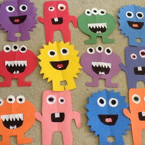 More monsters made with construction paper. Preschool Construction Paper Crafts, Construction Paper Art, Monster Craft, Construction Paper Crafts, October Calendar, Monster Crafts, Toddler Arts And Crafts, Paper Mill, Online Classroom