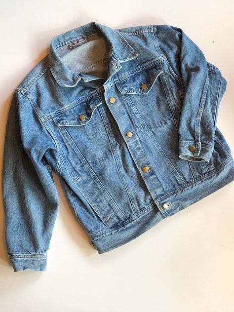 80s Women Outfits, Jean Jacket Aesthetic, Denim Jacket Aesthetic, 70s Jean Jacket, 1980s Clothes, 80s Jean Jacket, Short Jean Jacket, 90s Jean Jacket, 1980s Makeup