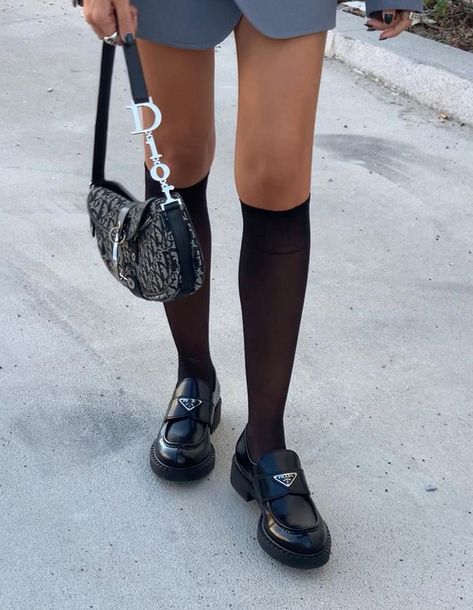 The Flat Shoe Trend I'm Buying Instead of Heels This Season Chunky Loafers Outfit, Sofia Coelho, Prada Loafers, Insta Poses, Loafers Outfit, Chunky Loafers, Shoes Too Big, Fancy Shoes, Looks Street Style