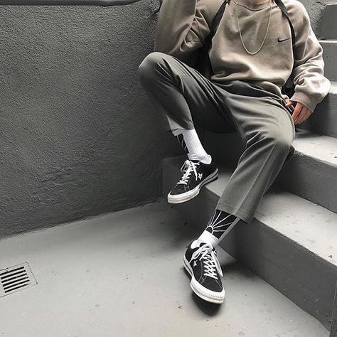 Hommes Grunge, Turtle Neck Outfit, Mode Poses, Mens Streetwear Outfits, Style Masculin, Tokyo Street Fashion, Aesthetic Outfits Men, K Fashion, Stil Inspiration