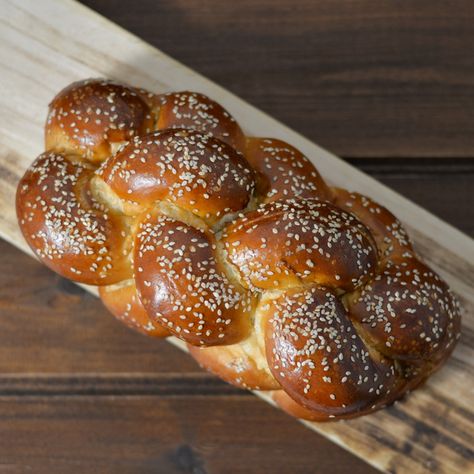 Check out Braided Challah recipe and more from Sur La Table! Challah Aesthetic, Halla Bread, Holiday Bread Recipes, Challa Bread, Challah Board, Challah Recipe, Sweet Bread Rolls, German Bread, Olive Bread