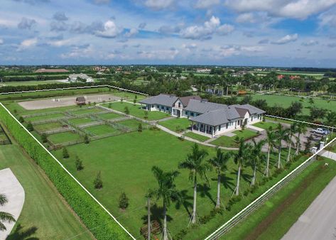 Here are some fantastic examples of horse farm layout for every acreage. From 5 acres to 50 acres, here are some creative ideas for horse farm layout. Horse Ranch Layout, Ranch Layout, Horse Farm Layout, Horse Themed Bedrooms, Homestead Layout, Dream Horse Barns, Farm Plans, Farm Layout, The Barnyard