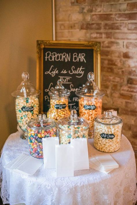 Popcorn Wedding Favors, Wedding Snacks, Trendy Wedding Favors, Creative Wedding Favors, Inexpensive Wedding Favors, Edible Wedding Favors, Reception Food, Popcorn Bar, Wedding Reception Food