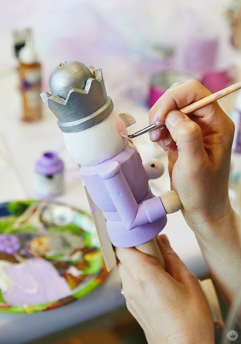 DIY nutcracker: Inspiration from an artists' workshop - Think.Make.Share. Nutcracker Painting Party, How To Paint A Wooden Nutcracker, Painted Wooden Nutcracker, Painting A Nutcracker Diy, Painting Nutcracker Ideas, Painting A Nutcracker, Wooden Nutcracker Painting Ideas, Nutcracker Brunch, Nutcracker Painting Ideas