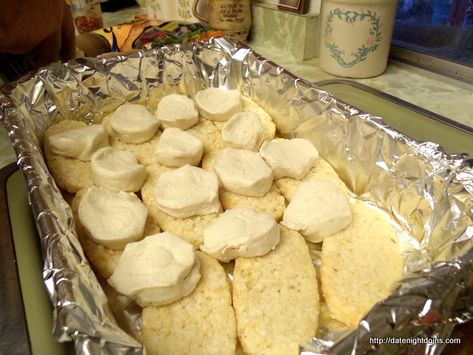 Breakfast Casserole With Hashbrowns, Biscuit Gravy, Biscuit And Gravy, Healthy Breakfast Quiche, Gravy Breakfast, Biscuits And Gravy Casserole, Biscuits Gravy, Breakfast Casserole Bacon, Breakfast Crockpot Recipes