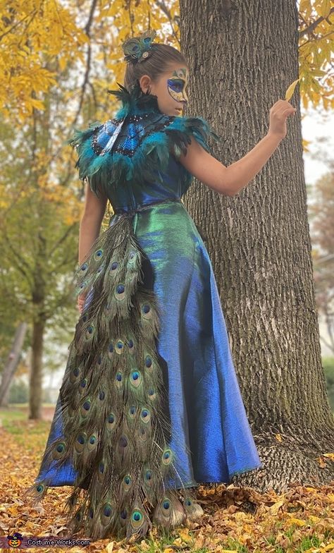 Diy Peacock Tail, Adult Peacock Costume, Peacock Fancy Dress, Girls Peacock Costume, Peacock Clothes, Peacock Dresses, Peacock Outfit, Peacock Costume Diy, Peacock Halloween Costume