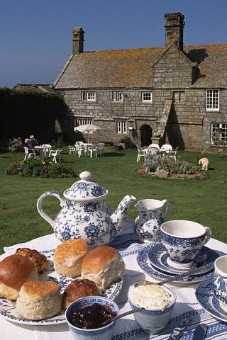 Afternoon Tea at the English afternoon tea: scones, jam, double cream, just as it should be. Cornish Cream Tea, English Afternoon Tea, Cuppa Tea, Cream Tea, English Tea, Deilig Mat, My Cup Of Tea, English Countryside, Tea Room