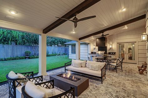 Attached Porch To House, Backyard Patio Designs With Small Pool, Outdoor Covered Porch Ceilings, Slanted Patio Roof, Patio Layout With Hot Tub, Attached Patio Ideas, Covered Patio Design Attached To House, Outside Living Spaces Covered Patios, Rancho Decorations