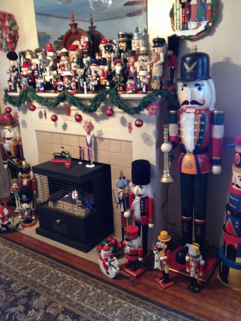 My future goal: too have this many nutcrackers& more, so I can decorate a room of nutcrakers-like this person did in the picture :) !!!!! Christmas Fireplace Mantels, Nutcracker Collection, Nutcracker Sweet, Nutcracker Decor, Nutcracker Soldier, Christmas Fireplace, Christmas Mantels, Nutcracker Christmas, My Future