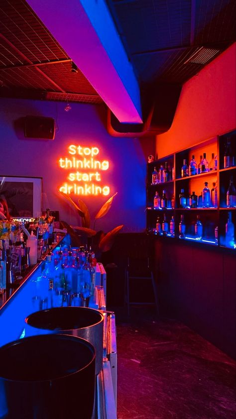 Pub Snap, Float Bar, Alcohol Pictures, Party Night Club Aesthetic, Underground Club, Dream Bars, Dive Bars, Instagram Hacks, Nightclub Aesthetic