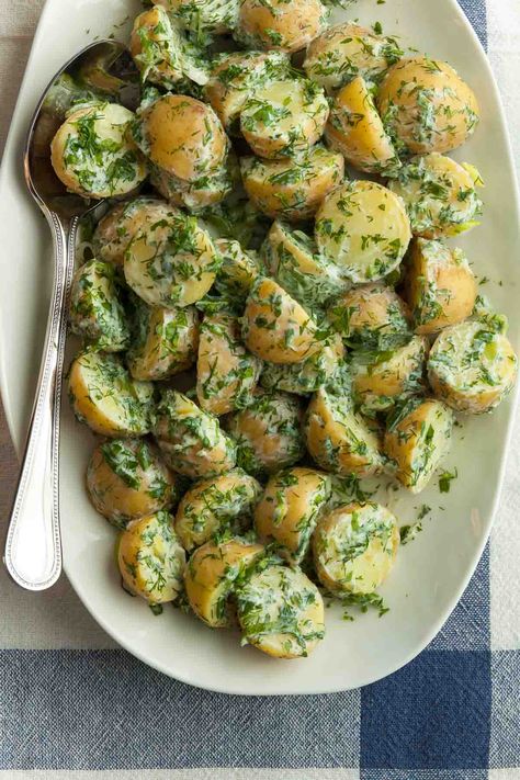 Herbed Potato Salad, Dill Potatoes, Potato Salad Healthy, Bbq Salads, Vegan Potato Salads, Vegan Potato, Best Side Dishes, Potatoe Salad Recipe, Summer Recipes