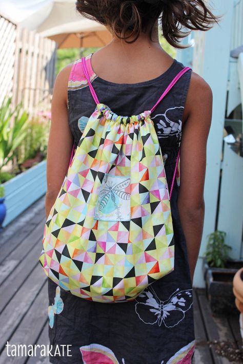 { Happy Sewing } ... Little Backpacks Tutorial Drawstring Backpack Tutorial, Drawstring Backpack Pattern, Backpack Tutorial, Sacs Tote Bags, Trendy Sewing, Backpack Pattern, Sewing Stitches, Sewing Class, Sewing Projects For Beginners