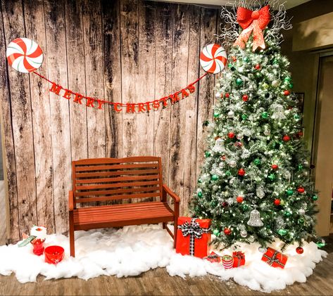 Holiday Backdrop Photography, Santa Workshop Backdrop, Santa Picture Backdrop Ideas Diy, Candy Cane Backdrop, Picture With Santa Backdrop, Pictures With Santa Backdrop Diy, Christmas Backdrops For Photos With Santa, Christmas Pic Background Backdrop Ideas, Christmas Background For Photoshoot