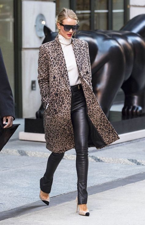 Print Coat Outfit, Macan Tutul, Rosie Huntington Whiteley Style, Leopard Print Outfits, Leopard Coat, Leopard Print Coat, Coat Outfit, Stil Inspiration, Nicole Richie