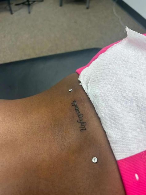 Back Dermal Piercing, Back Dimple Piercings, Ladies Tattoo, Dimple Piercing, Tramp Stamp Tattoos, Back Piercings, Cute Hand Tattoos, Queen Tattoo, Tattoos For Women Half Sleeve