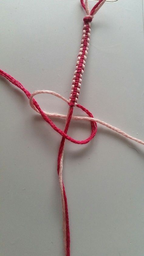 #diy,bracelet,diy,macrame,easy,pink #braceletsdiyhandmade Friendship Bands, Diy Bracelets Tutorials, Embroidery Bracelets, Wine Bottle Diy Crafts, Diy Friendship Bracelets Patterns, Simple Pearl, Pola Gelang, Diy Bracelets Easy, Friendship Bracelets Diy