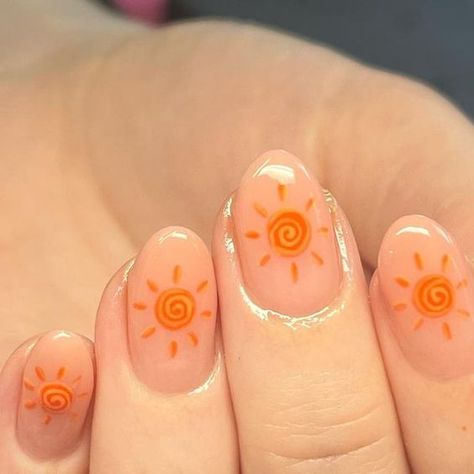 Cute Nail Designs For Summer Short, Sun Inspired Nails, Nails With Sun Design, Sunshine Nails Design, Gel Nail Ideas Summer, Sun Nail Design, Orange Floral Nails, Sun Nails Design, Hippie Nail Designs