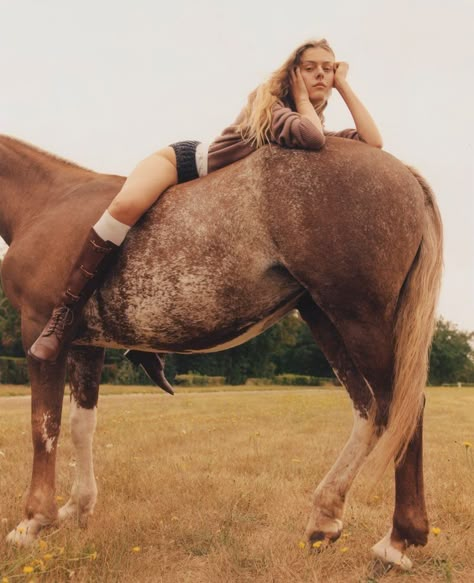 Belle allure (Vogue France) Equestrian Photoshoot, Equine Photography Poses, France October, Western Photoshoot, Cowgirl Dresses, Horse Fashion, Vogue France, Cowgirl Aesthetic, Conceptual Photography