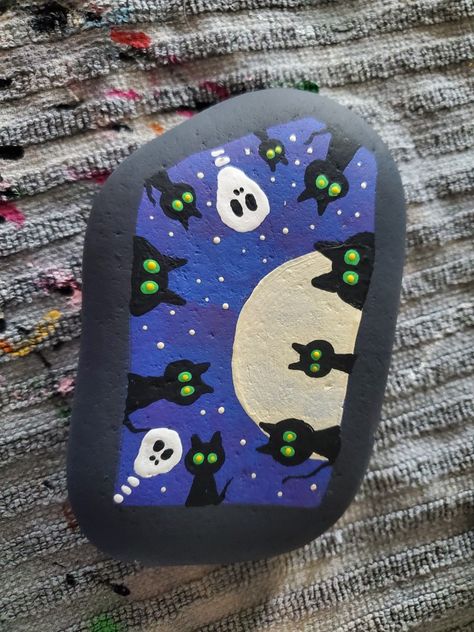 Witch Hat Rock Painting, Haunted House Rock Painting, Witchy Rock Painting, Spooky Rock Painting, Halloween Rocks Painted Ideas, Halloween Rock Painting, Halloween Painted Rocks, Stone Ideas, Doodle Art Flowers