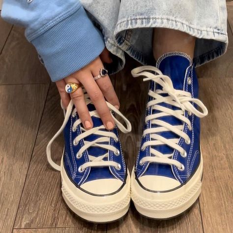 @shaynehydn on instagram Chuck 70 Outfit, Blue Converse Shoes, Converse 70s, Dr Shoes, Blue Converse, Green Converse, High Sneakers, Shoe Inspo, Chuck 70