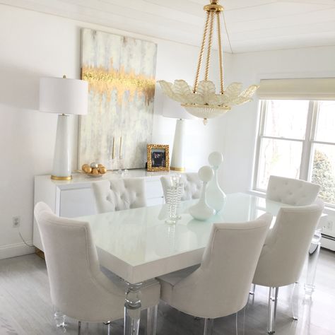 White Dining Room Table Ideas, White Gold Dining Room, Dinning Room Decor Ideas, Dining Room Design Blue, Room With Gold Accents, Gold Dining Room Table, White Dinning Room, White Dining Room Table, White Dining Room Sets