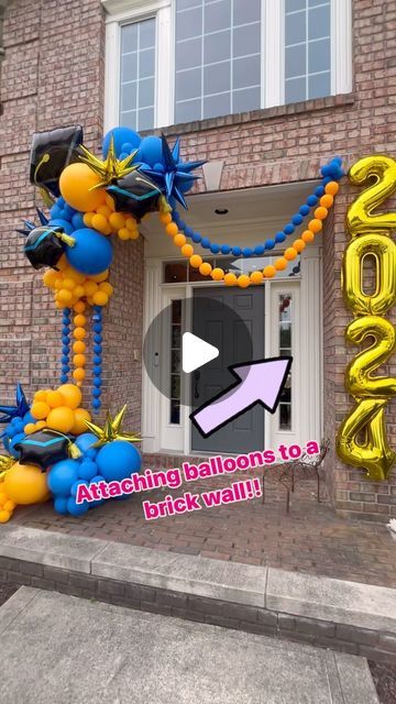 POP POP BALLOON on Instagram: "Attaching balloons to an exterior brick wall can be tricky 🤬 . Here is a little step by step on how we like to attach our mylars when there is no garland behind it! . We love the clean look of the 2024 AND it was quick attaching this! . Hope this can be helpful! . #poppopballoonfw #balloontips #balloondecor #outdoorballoons #gradballoons #balloonsetup #hotglue #exteriorballoons #diyballoons #balloonhelp #grad2024 #graddecor #gradideas #gradparty" Balloon Garland Outside House, Balloon Garland On Porch, Balloon Garland On Brick Wall, Front Porch Balloon Garland, Stairway Balloon Garland, Back To School Balloon Arch, Outdoor Balloon Garland, Balloon Wall Decorations, Baloon Garland