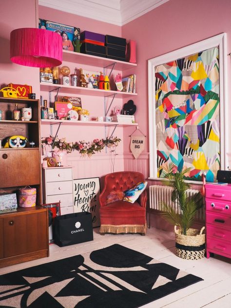 Home Video: A Tour Of My Super Kitsch Pink Office - Fashion For Lunch. Tacky Bedroom, Kitsch Home Decor, Quirky Office Decor, Quirky Home Office, Maximalist Home Office, Maximalist Office, Eclectic Home Office, Quirky Office, Eclectic Office