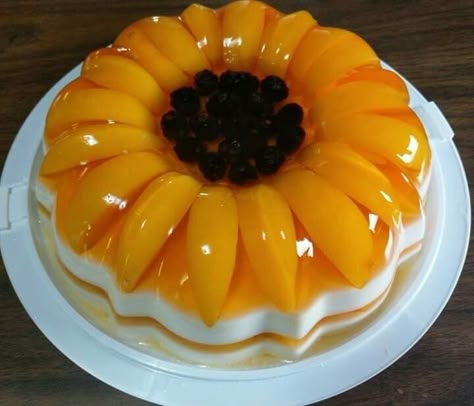 Jello Mold Recipes, Jelly Desserts, Gelatin Recipes, Gelatin Dessert, Jello Desserts, Amazing Food Decoration, Party Food Buffet, Cold Desserts, Jello Recipes