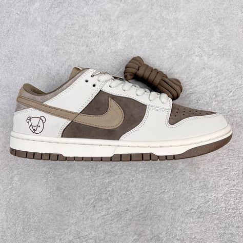 Brown Nike Shoes, Brand Sneakers, Trendy Shoes Sneakers, Men's Athletic Shoes, All Nike Shoes, Shoe Wishlist, Shoes Outfit Fashion, Old Shoes, Nike Sb Dunk