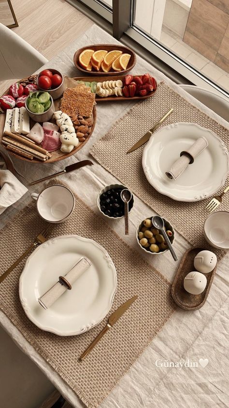 Korean Dining Table Aesthetic, Beige Plates Table Setting, Every Day Table Settings, Table Setting Breakfast, Dining Table Plates Setting, Table Setup Aesthetic, Square Plates Table Setting, Dinner Set Up, Modern Table Setting Everyday