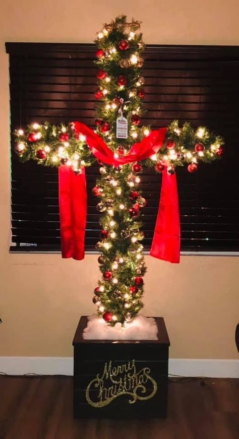 Christian Christmas Yard Decorations, Cross Tree Christmas, Christmas Cross Decorations, Cross Christmas Tree Diy, Advent Decorations For Church, Cross Trees, Christmas Decor Ideas For Church, Christmas Wall Decor Diy, Christmas Tree Cross