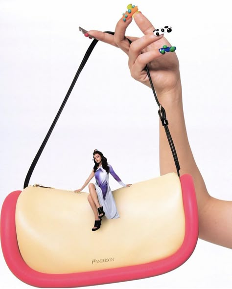 Purse Campaign, Purse Photoshoot Ideas, Purse Photoshoot, Handbag Editorial, Purse Photography, Advertising Bags, Photography Bags, Jonathan Anderson, Brand Campaign