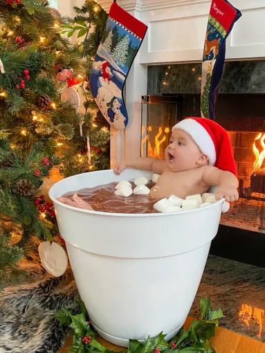 Hot Cocoa Photoshoot, Mug Photoshoot, Toddler Christmas Photoshoot, Hot Chocolate Pictures, Coco Baby, Baby Christmas Photography, Christmas Baby Pictures, Diy Hot Cocoa, Baby Christmas Photos