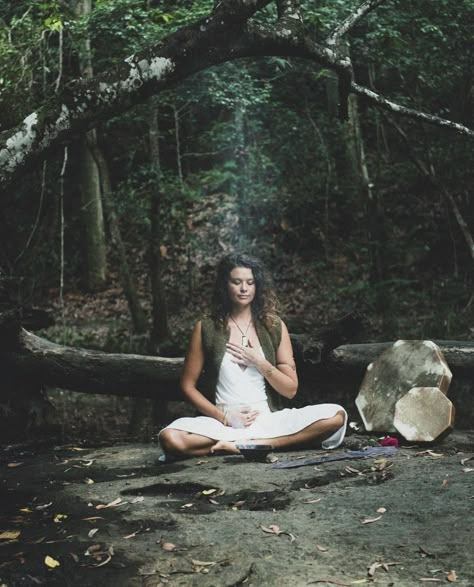 Medicine Woman Photoshoot, Drum Photoshoot, Healer Photoshoot, Secret Garden Photoshoot, Meditation Pics, Piano Photoshoot, Yoga Photoshoot Ideas, Mexican Jungle, Mystical Goddess